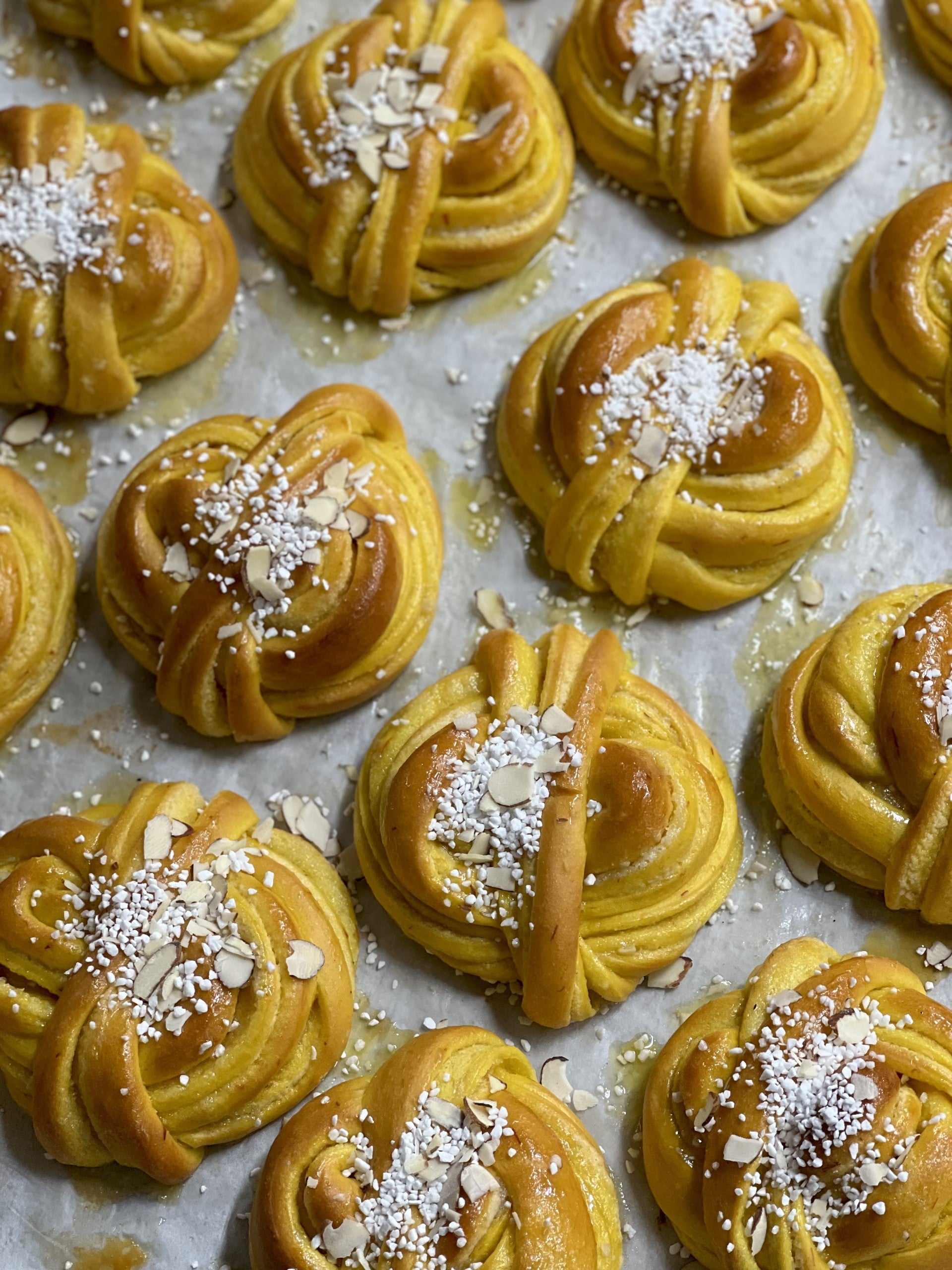 Saffransknut med mandel