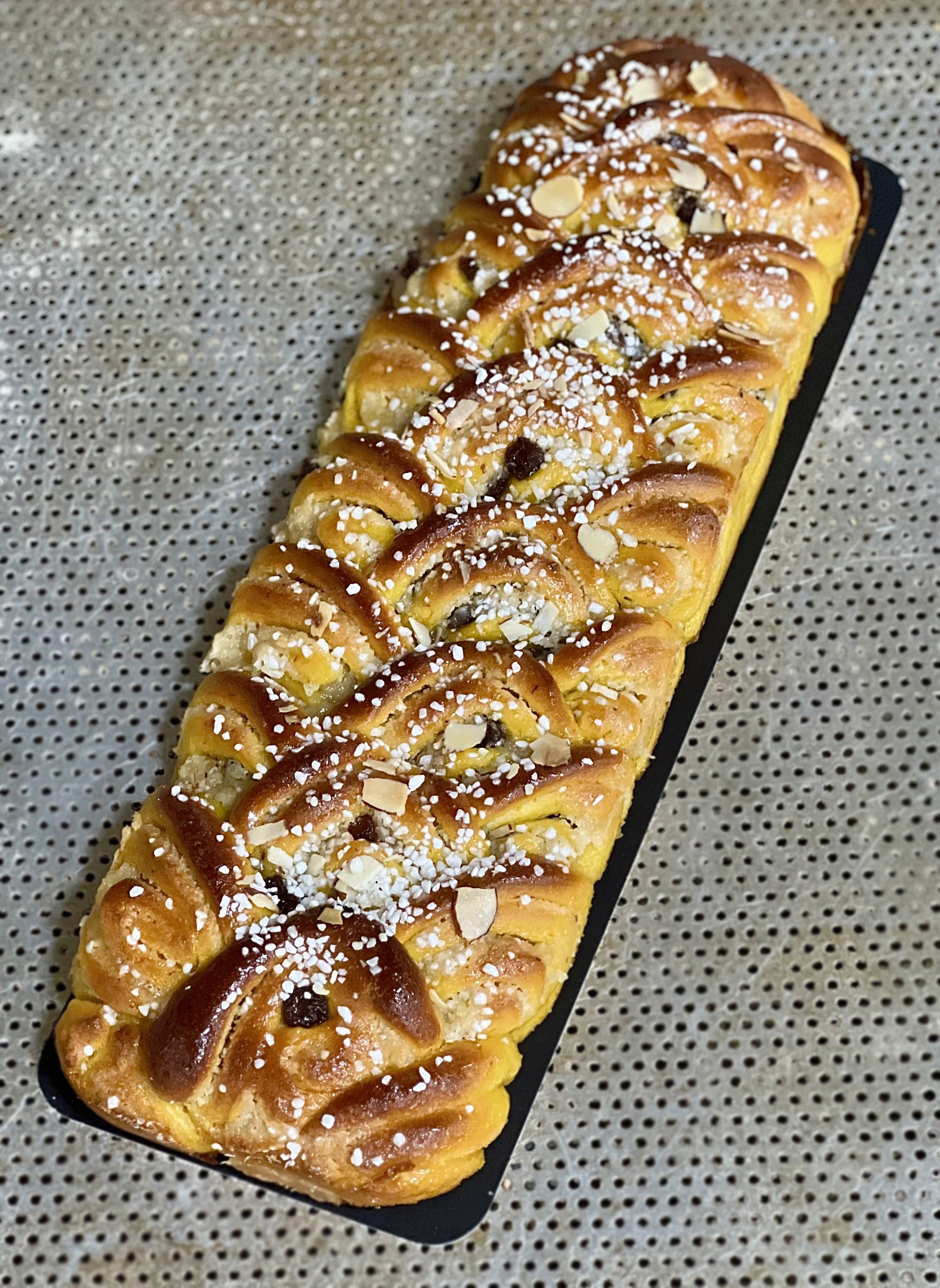 Saffranslängd med mandel & russin